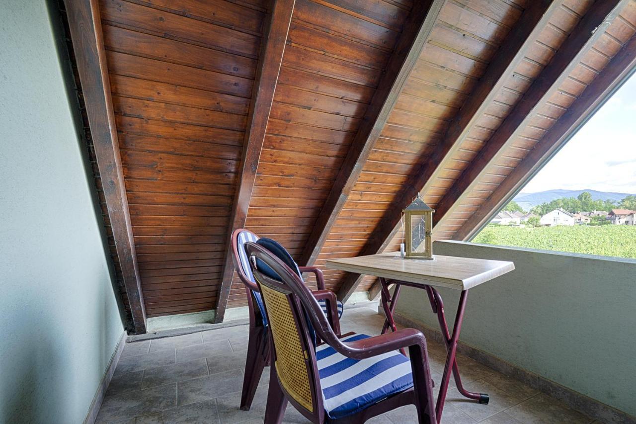 Aux Pieds Des Vignes Bed & Breakfast Ingersheim Exterior photo